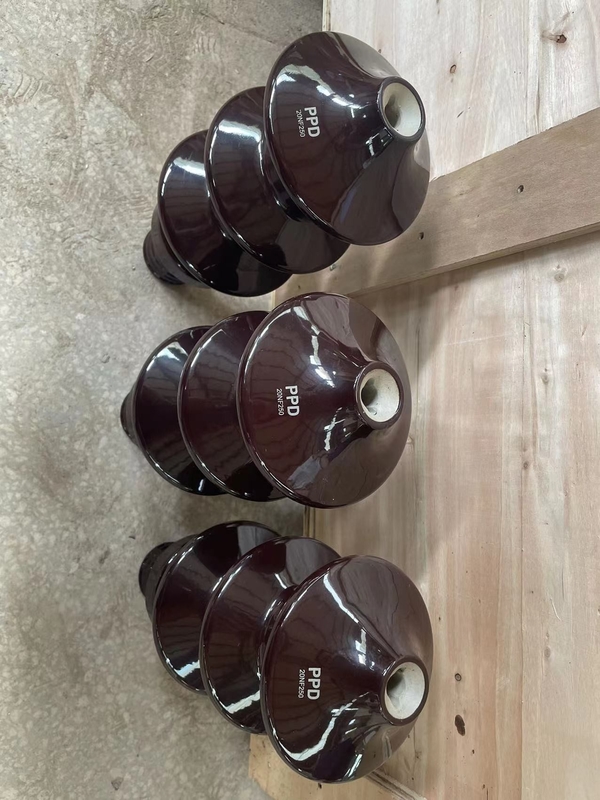 20NF250ブラウンはオイルのタイプ配分の変圧器のための磁器のブッシュを艶をかけた