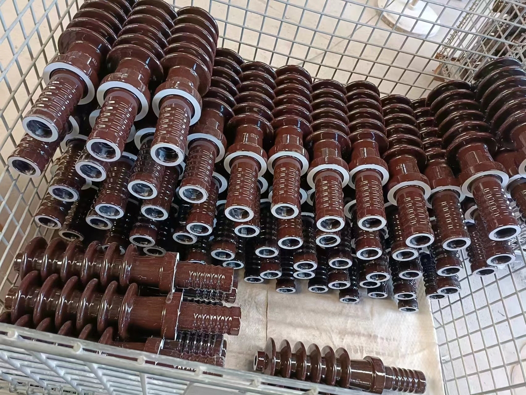 IECの標準的な変圧器の磁器のブッシュ150kVの衝動抵抗電圧