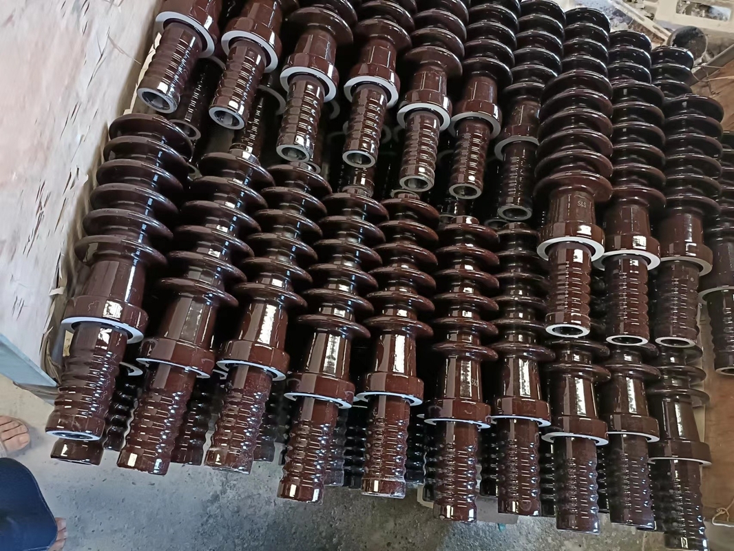 IEC 60168オイルのろばの変圧器の磁器のブッシュ ブラウンは韓国の市場150kVを艶をかけた
