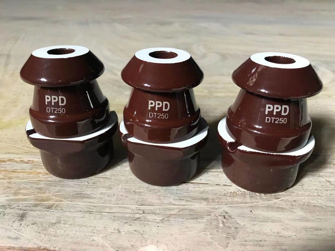 DIN 1kV 250Aの磁器の変圧器のブッシュ ブラウンはOEMを利用できる着色する