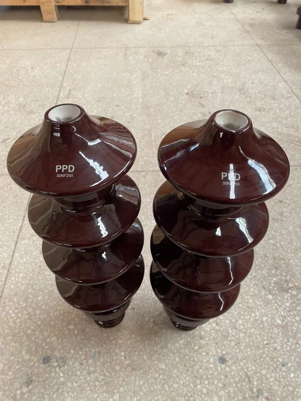 明るいブラウンが付いている20NF250磁器の電気絶縁体は表面を艶をかけた