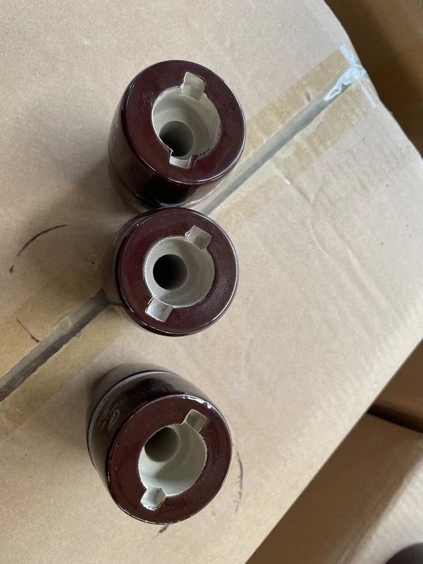 ブラウンを薮で囲む1kV 200Aの磁器OEMの引くことの鉛の変圧器は艶をかけた