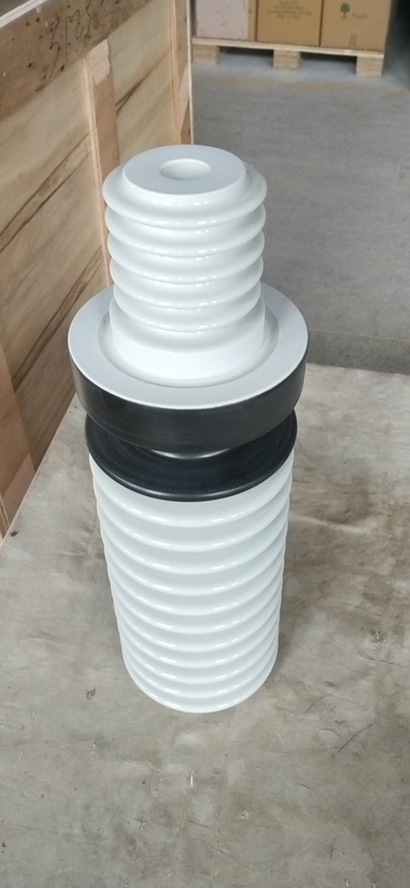 IEC標準的な36kV 12Shedsのガスは白人色OEMの薮で囲を絶縁した