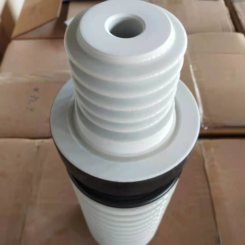 IEC標準的な36kV 12Shedsのガスは白人色OEMの薮で囲を絶縁した